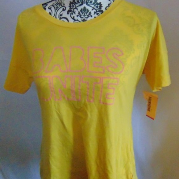 "Babes Unite" Graphic T-Shirt - Picture 2 of 5